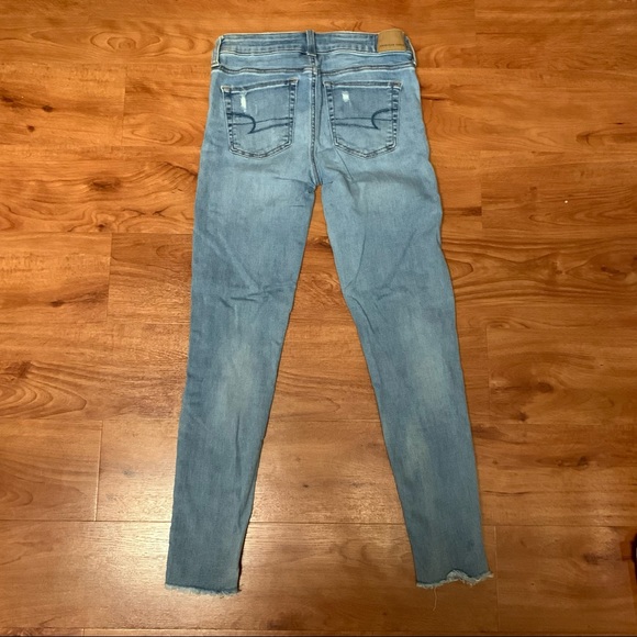 AEO🦅 Distressed Light Wash Jegging - Picture 2 of 5